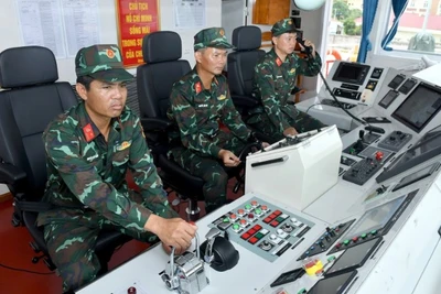 Vận hành tàu vận tải 51-11-80 thuộc Lữ đoàn 649, Cục Xe máy-Vận tải, Tổng cục Hậu cần-Kỹ thuật (Bộ Quốc phòng). (Ảnh: ĐĂNG KHOA)