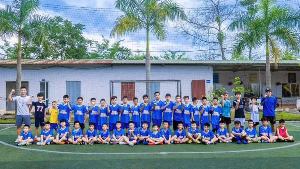 Hoạt động thu hút đông đảo các em nhỏ tham gia, mở ra cơ hội tiếp cận môi trường đào tạo bóng đá chuyên nghiệp cho những tài năng trẻ. (Ảnh: Trung tâm N2B Football Cao Bằng)