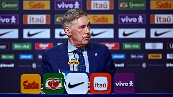Vị thuyền trưởng của "Selecao" khẳng định tuyệt đối sự tin tưởng dành cho Neymar trước bão dư luận. (Ảnh: CBF)