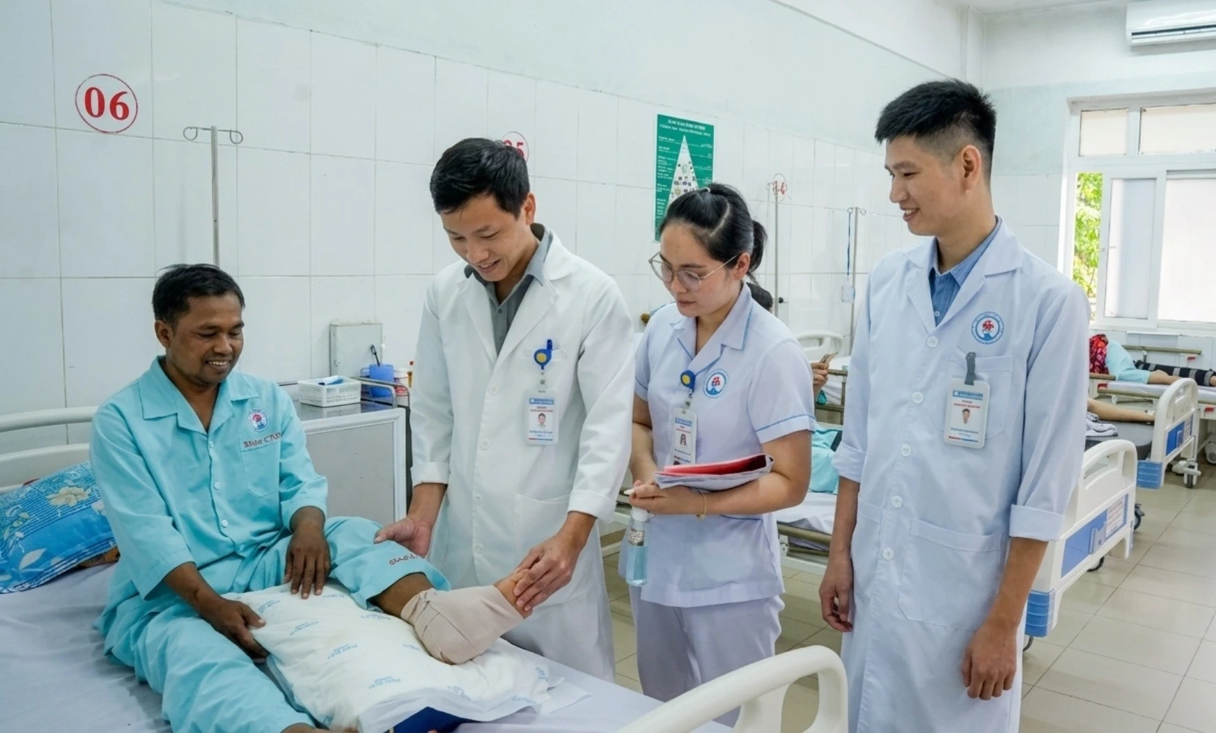Bác sĩ Quảng Trị nối thành công bàn chân đứt lìa cho bệnh nhân