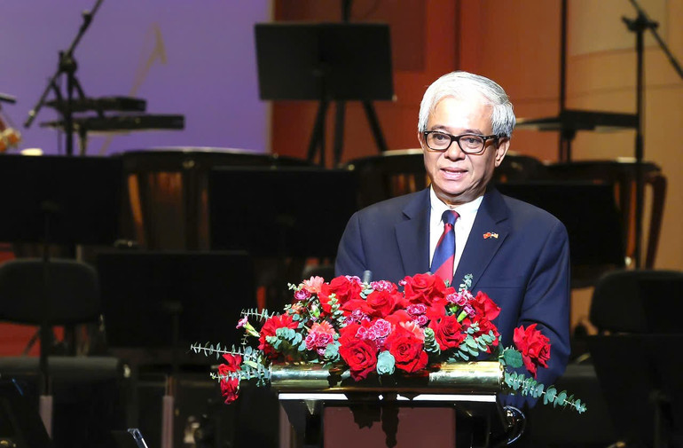 Đại sứ Phạm Quang Vinh, Chủ tịch Hội Việt-Mỹ phát biểu tại lễ kỷ niệm. (Ảnh: Mạnh Nguyễn) m3.jpg