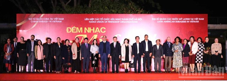 A küldöttek egy emlékképen pózoltak. ndo_br_nhac4.jpg