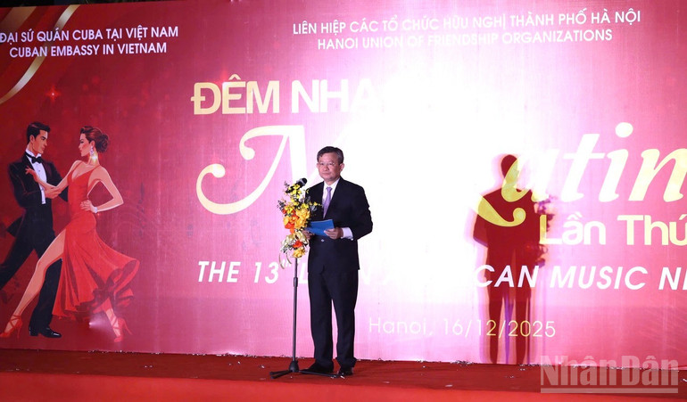 A zenei est megnyitó beszédét Nguyễn Ngoc Ky, a Hanoi Baráti Szervezetek Uniójának elnöke mondta. ndo_br_nhac2.jpg