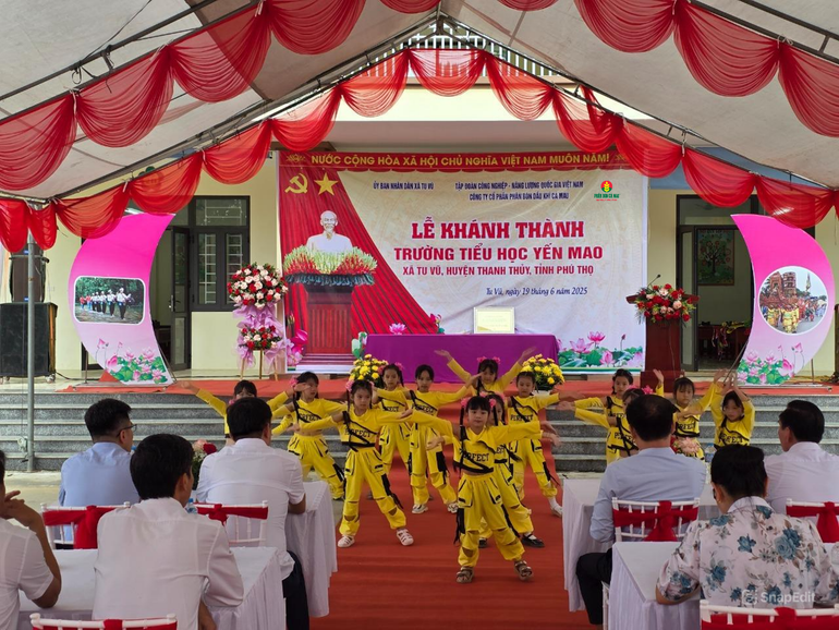 Tiết mục văn nghệ của các em nhỏ mang lại không khí vui tươi, ấm áp cho chương trình. 2.png