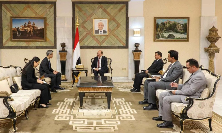 Bộ trưởng Ngoại giao Yemen Shaya Mohsin Zindan tiếp Đại sứ Hoàng Hữu Anh sau lễ trình Thư Ủy nhiệm (Ảnh: Đại sứ quán Việt Nam tại Saudi Arabia) hoanganh2.jpg