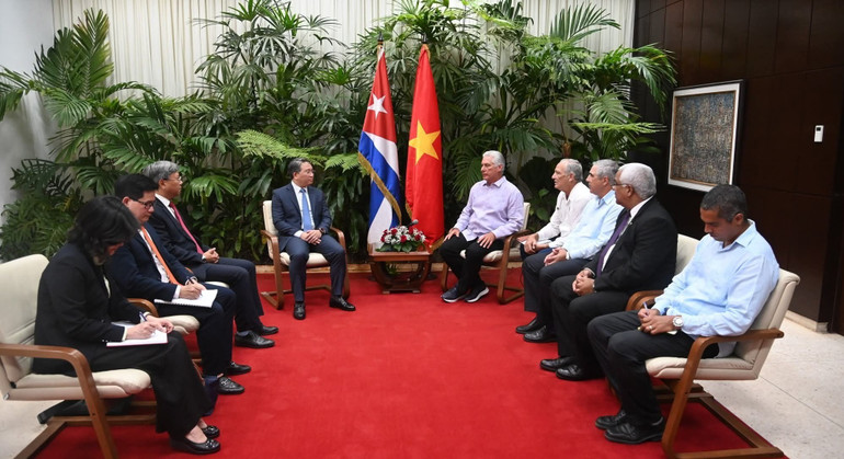 Bí thư Thứ nhất Đảng Cộng sản Cuba, Chủ tịch Cuba Miguel Díaz-Canel đã chủ trì buổi tiếp trọng thể Bộ trưởng Nguyễn Hải Ninh. (Ảnh: Đại sứ quán Việt Nam tại Cuba) 1000054261.jpg