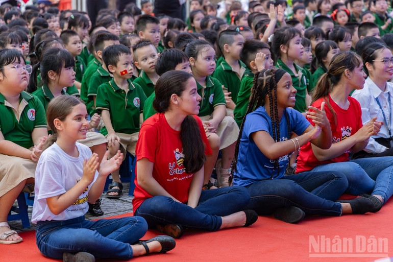 The exchange helps children from Vietnam and Cuba understand and bond with each other better. ndo_br_giaoluu1-9514.jpg