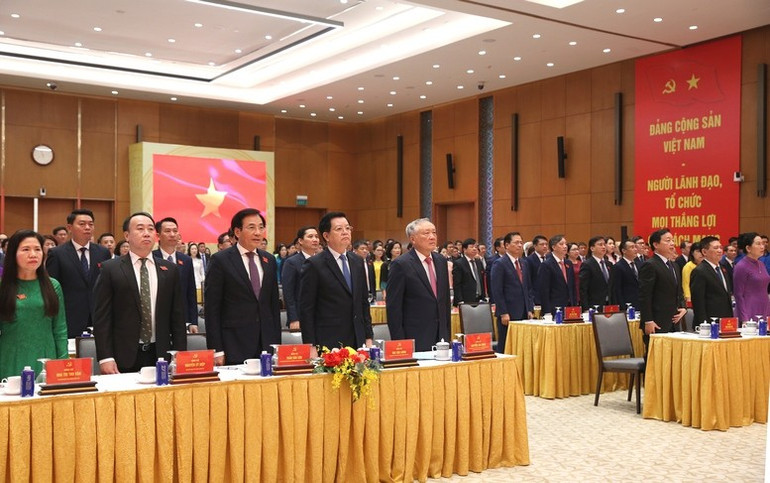 Phó Thủ tướng Thường trực Chính phủ Nguyễn Hòa Bình cùng các đại biểu dự Đại hội đại biểu Đảng bộ Văn phòng Chính phủ. ( Ảnh: VGP/Nguyễn Hoàng) vpcp1.jpg