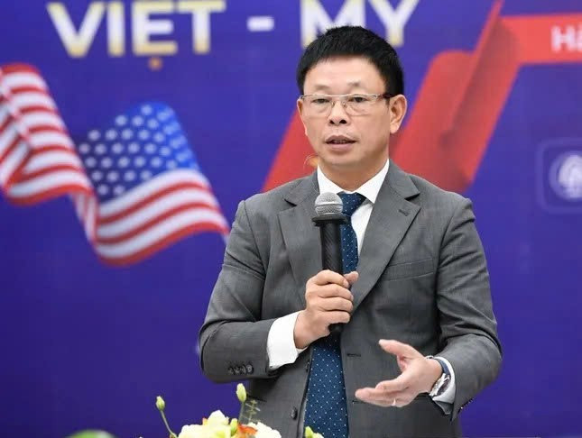 Nhà báo Phùng Công Sưởng - Tổng Biên tập Báo Tiền Phong phát biểu khai mạc tọa đàm. (Ảnh: KHÁNH LAN) tbt-suong.jpg