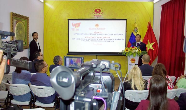 Toàn cảnh buổi họp báo. (Ảnh: Đại sứ quán Việt Nam tại Venezuela) quang-canh-cuoc-hop-bao.jpg