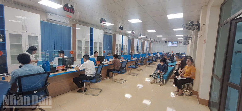 Toàn cảnh Trung tâm Phục vụ hành chính công phường Yên Bái. ndo_bl_ha12.jpg