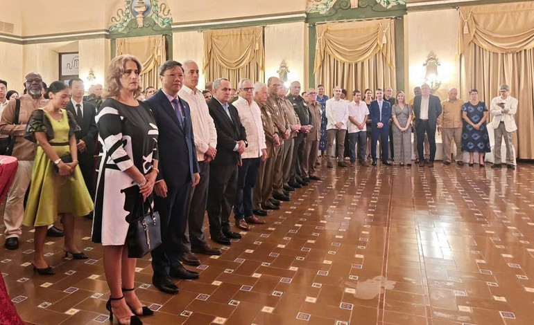 Các đại biểu tham dự lễ kỷ niệm. (Ảnh: Đại sứ quán Việt Nam tại Cuba) cu3.jpg