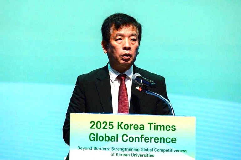 Đại sứ Việt Nam tại Hàn Quốc Vũ Hồ phát biểu tại hội nghị. (Ảnh: The Korea Times) han2.jpg