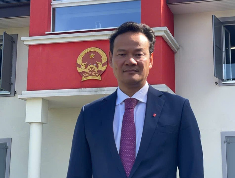 Đại sứ Mai Phan Dũng, Trưởng Phái đoàn thường trực Việt Nam bên cạnh Liên hợp quốc, Tổ chức Thương mại thế giới và các tổ chức quốc tế khác tại Geneva (Thụy Sĩ). (Ảnh: Phái đoàn thường trực Việt Nam bên cạnh Liên hợp quốc) daisumaiphandung1.jpg