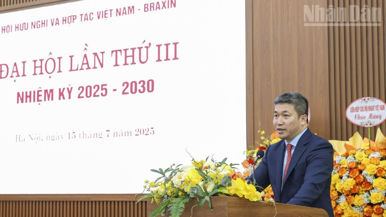 Chủ tịch Liên hiệp các tổ chức hữu nghị Việt Nam Phan Anh Sơn phát biểu chỉ đạo Đại hội. ndo_tr_anhphananhson-4831.jpg