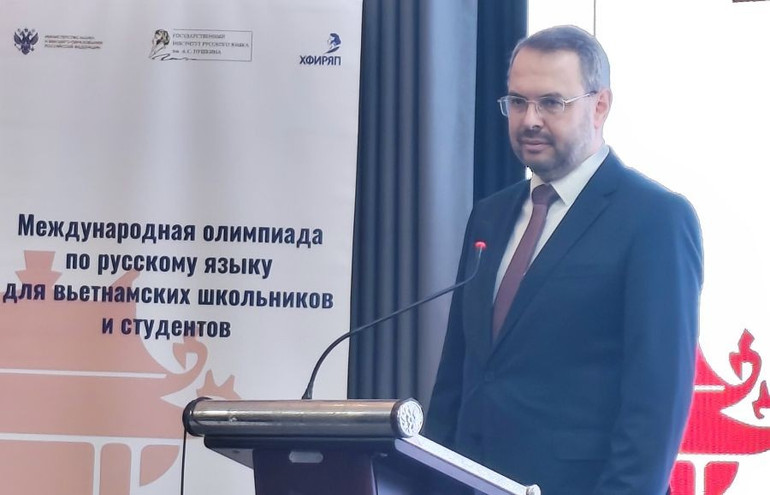 អនុរដ្ឋមន្ត្រីក្រសួងវិទ្យាសាស្ត្រ និងឧត្តមសិក្សានៃសហព័ន្ធរុស្ស៊ី លោក Mogilevsky Konstantin Ilyich ចែករំលែកនៅក្នុងពិធីនេះ។ nga2.jpg