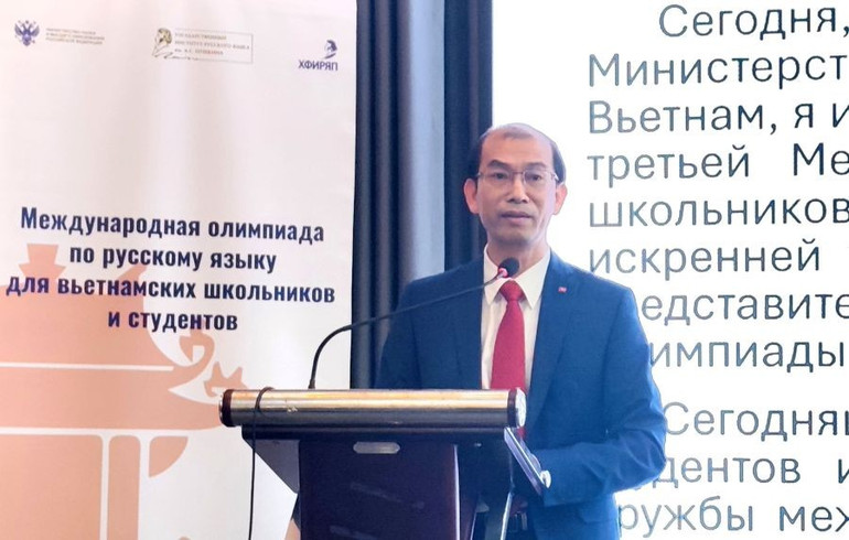 លោក Nguyen Tien Dung អនុប្រធាននាយកដ្ឋានសហប្រតិបត្តិការអន្តរជាតិ ក្រសួងអប់រំ និងបណ្តុះបណ្តាលវៀតណាមបានថ្លែងនៅក្នុងពិធីប្រគល់រង្វាន់។ nga1.jpg