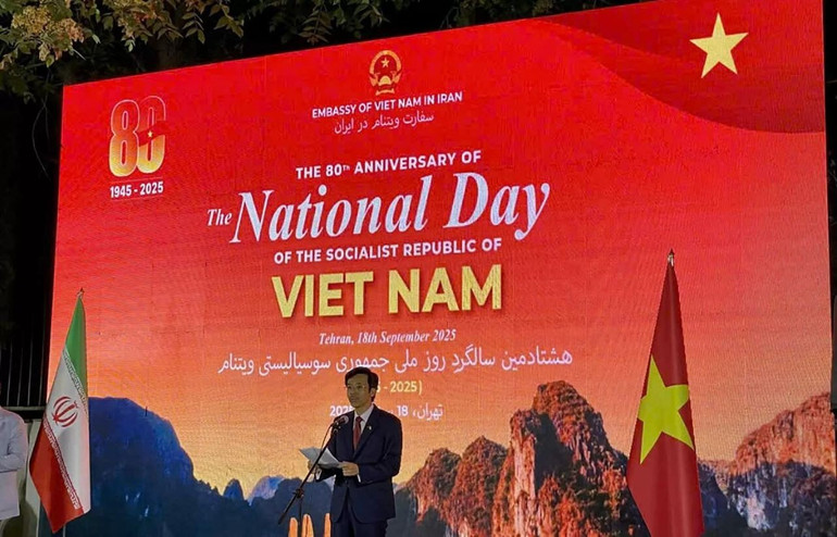 Đại sứ Nguyễn Lương Ngọc phát biểu tại lễ kỷ niệm. (Ảnh: Đại sứ quán Việt Nam tại Iran cung cấp) dai-su-quan-viet-nam-tai-iran-long-trong-ky-niem-80-nam-quoc-khanh-29-20250919164004-1.jpg