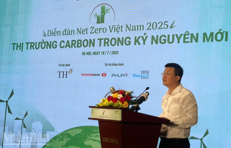 Tiến sĩ Nguyễn Tuấn Quang - Phó cục trưởng Cục Biến đổi khí hậu (Bộ Nông nghiệp và Môi trường) phát biểu. (Ảnh: MINH PHƯƠNG) ndo_bl_hoithao2.jpg