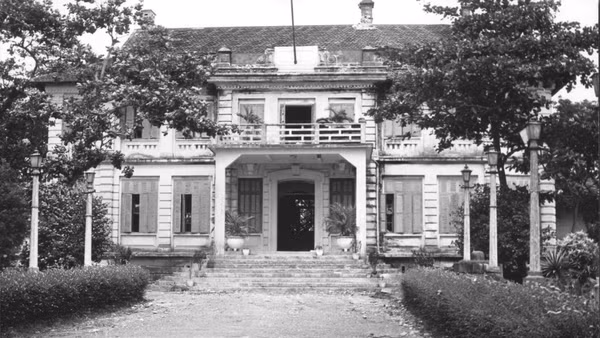 Dinh tỉnh trưởng Quảng Trị, nơi cờ đỏ sao vàng được Chính quyền cách mạng cắm trên nóc ngày 23/8/1945. (Ảnh tư liệu)