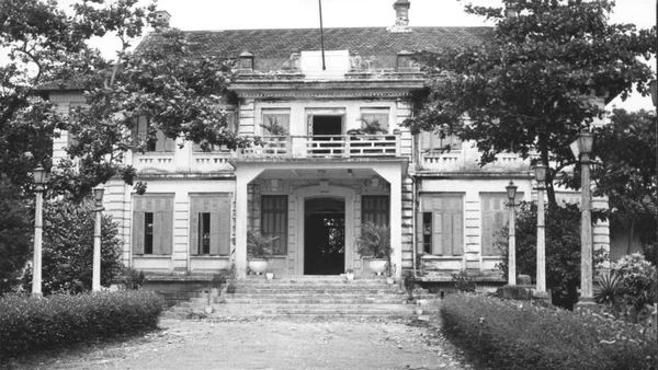 Dinh tỉnh trưởng Quảng Trị, nơi cờ đỏ sao vàng được Chính quyền cách mạng cắm trên nóc ngày 23/8/1945. (Ảnh tư liệu)