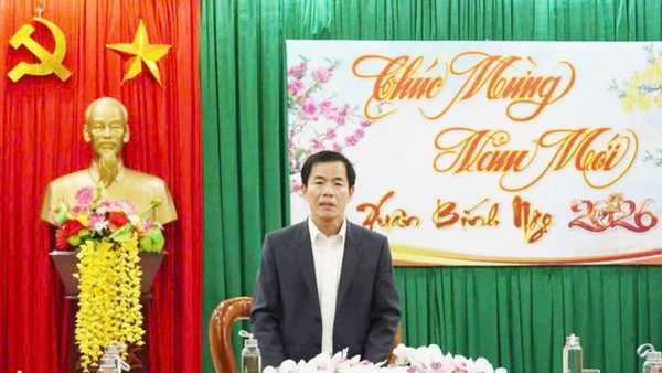 Ủy viên Trung ương Đảng, Bí thư Tỉnh ủy Quảng Trị Nguyễn Văn Phương thăm, chúc Tết cán bộ, chiến sĩ Đồn Biên phòng cửa khẩu quốc tế Lao Bảo.