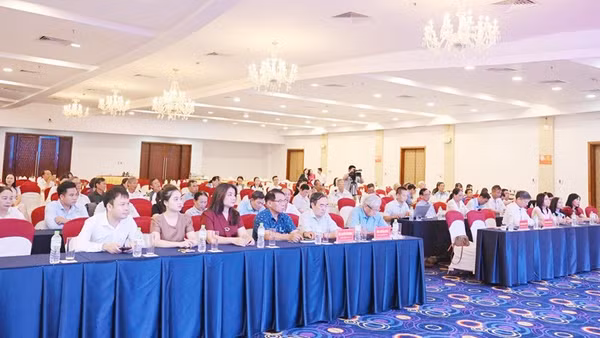 Các đại biểu tham dự hội thảo.