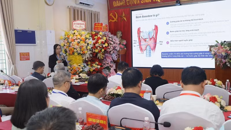 Các chuyên gia đến trao đổi, thảo luận, cập nhật kiến thức mới trong chẩn đoán, điều trị bệnh đái tháo đường. (Ảnh: THẮNG ĐẠT)