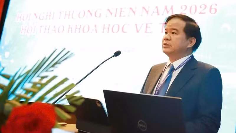 Phó Giáo sư, Tiến sĩ Đào Xuân Cơ, Giám đốc Bệnh viện Bạch Mai (Bộ Y tế) phát biểu tại hội thảo.