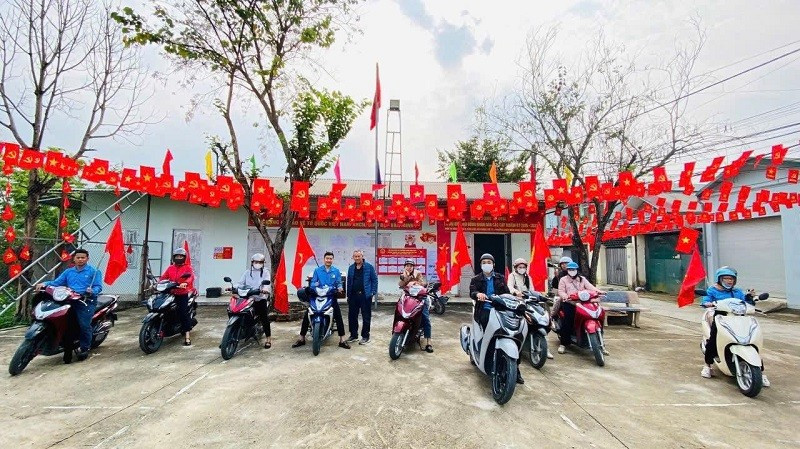 Cán bộ, công chức phường Điện Biên Phủ về cơ sở tuyên truyền bầu cử đại biểu Quốc hội và Hội đồng nhân dân các cấp, nhiệm kỳ 2026-2031.