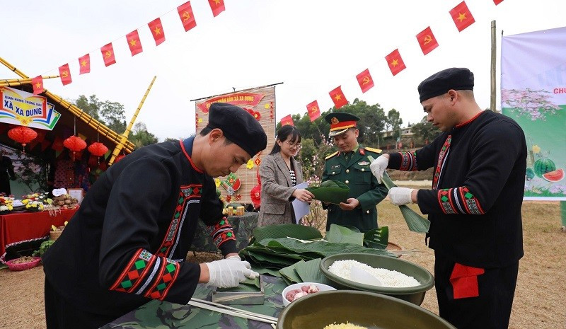 Trong những ngày vui của bản làng, bà con các dân tộc ở Điện Biên thường làm các món truyền thống của dân tộc mình.