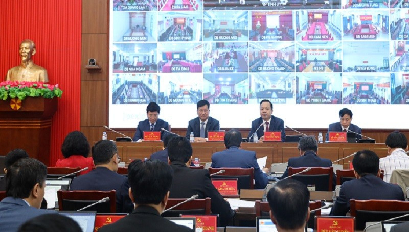 Các đồng chí lãnh đạo Tỉnh ủy Điện Biên chủ trì hội nghị lần thứ 6, Ban Chấp hành Đảng bộ tỉnh Điện Biên.