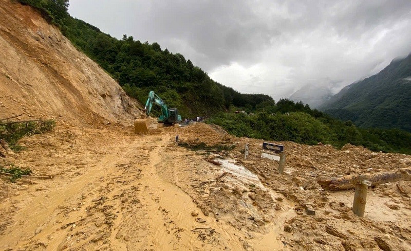 Đoạn đường sạt lở trên Quốc lộ 4D - nơi anh Nguyễn Văn Cường bị nạn.