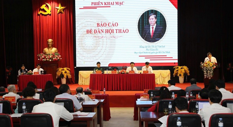 Đông đảo đại biểu, chuyên gia dự Hội thảo khoa học "Xây dựng nông thôn mới ở một số tỉnh Tây Bắc hiện nay" được tổ chức tại tỉnh Điện Biên vào sáng 17/8.