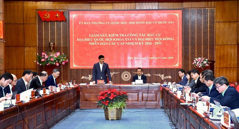 Đồng chí Vũ Hồng Thanh, Ủy viên Trung ương Đảng, Phó Chủ tịch Quốc hội, trưởng đoàn giám sát phát biểu tại buổi làm việc với tỉnh Điện Biên.