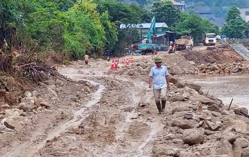 Trên đoạn đường Pá Vạt-Mường Luân đã được khắc phục thiệt hại giao thông nhưng vì sự an toàn của nhân dân, Sở Xây dựng Điện Biên khuyến cáo chỉ ô-tô tải trọng dưới 5 tấn và người đi bộ, xe máy lưu thông.