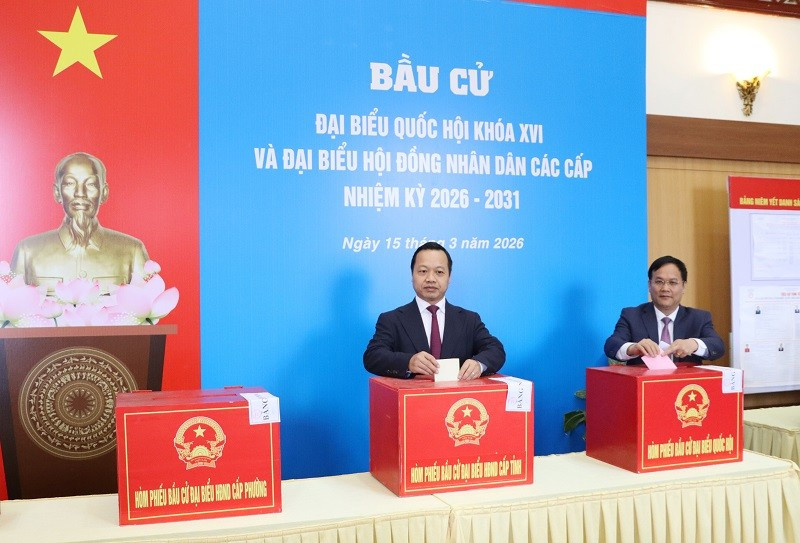 Bí thư Tỉnh ủy Điện Biên Trần Tiến Dũng bỏ phiếu bầu đại biểu Quốc hội và đại biểu Hội đồng nhân dân các cấp, nhiệm kỳ 2026-2031.