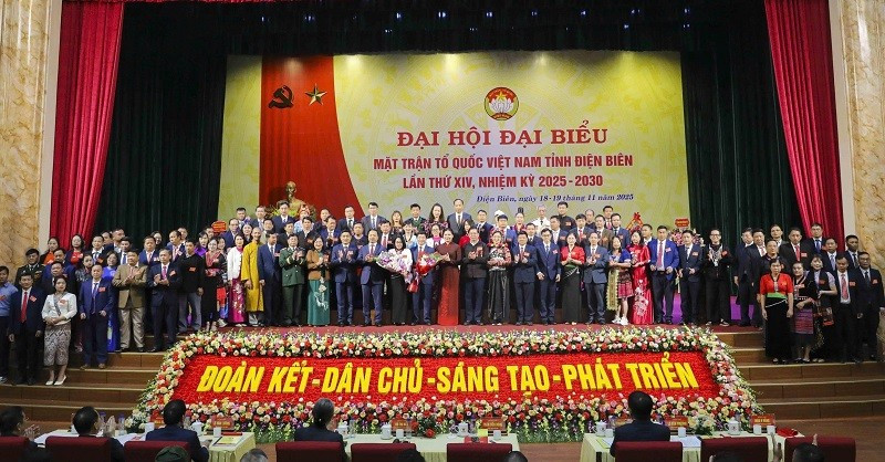 Các đồng chí được hiệp thương cử tham gia Ủy ban Mặt trận Tổ quốc Việt Nam tỉnh Điện Biên khóa 14, nhiệm kỳ 2025-2030, ra mắt Đại hội.