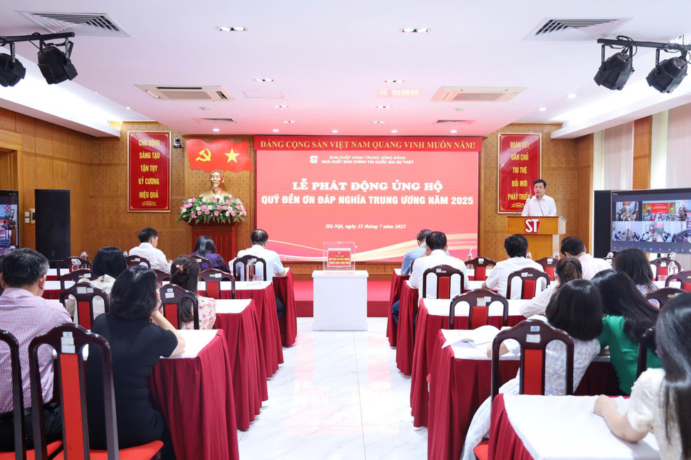 Quang cảnh Lễ phát động. z6826490940585-3f1ac4d8b52877a3d2fae68f32f1badf.jpg