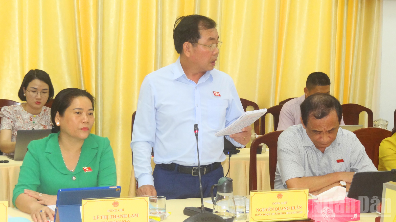 Thành viên đoàn giám sát phát biểu thảo luận tại buổi làm việc. ndo_br_thiet-ke-chua-co-ten-4.png
