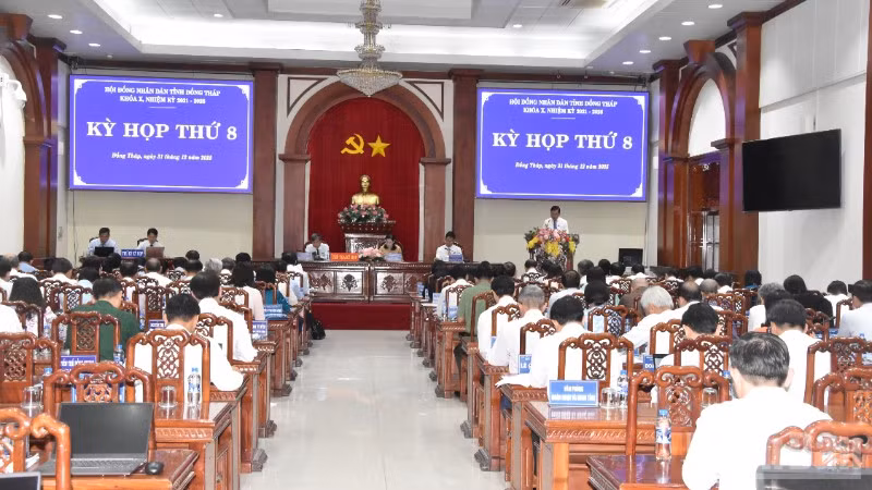 Các đại biểu tham gia kỳ họp.