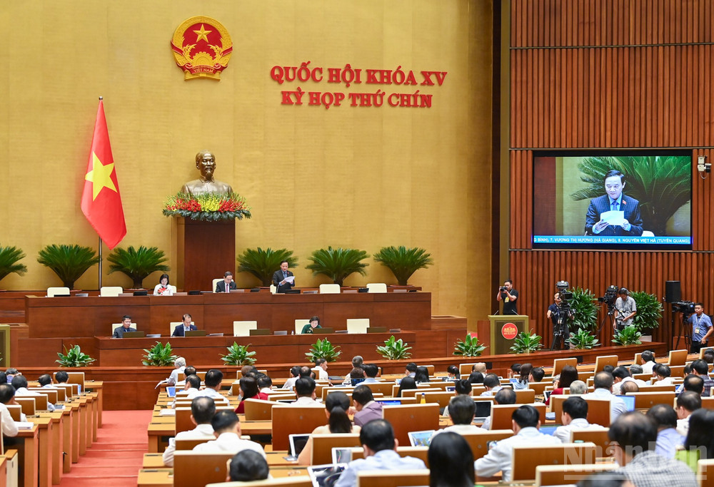 Phó Chủ tịch Quốc hội Nguyễn Khắc Định điều hành nội dung phiên họp. (Ảnh: DUY LINH) ndo_br_bnd-6032.jpg