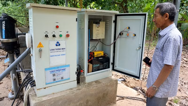 Mô hình “Làng thông minh” ứng dụng Hệ thống quan trắc môi trường hỗ trợ nông dân trong sản xuất nông nghiệp. (Ảnh: MỸ NHÂN)