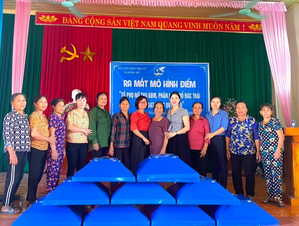 Huyện Yên Thế nỗ lực, xây dựng các mô hình điểm Tổ phụ nữ thu gom, phân loại, đổ rác thải sinh hoạt đúng quy định. (Nguồn: Hội Liên hiệp phụ nữ huyện Yên Thế)