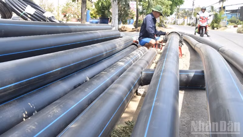 Công ty trách nhiệm hữu hạn một thành viên cấp nước Tiền Giang nâng cấp tuyến cống phục vụ nước cho người dân xã Gia Thuận (tỉnh Đồng Tháp).