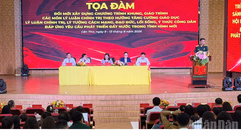 Quang cảnh Tọa đàm. (Ảnh: VĂN ÚT)