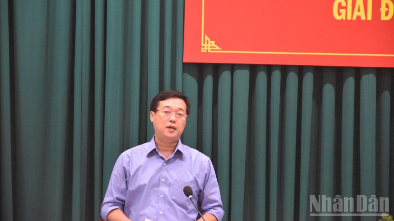 Đồng chí Lê Quốc Phong phát biểu tại hội nghị. ndo_br_dsc-0729-6268.jpg