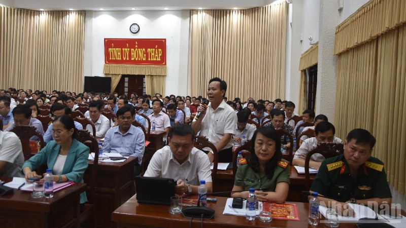 Lãnh đạo địa phương phát biểu tại hội nghị. ndo_br_dsc-0718-6.jpg