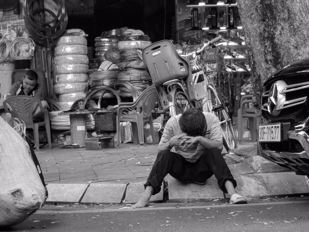 Đừng để những áp lực cuộc sống làm bản thân kiệt sức. Ảnh: ĐÔNG PHONG