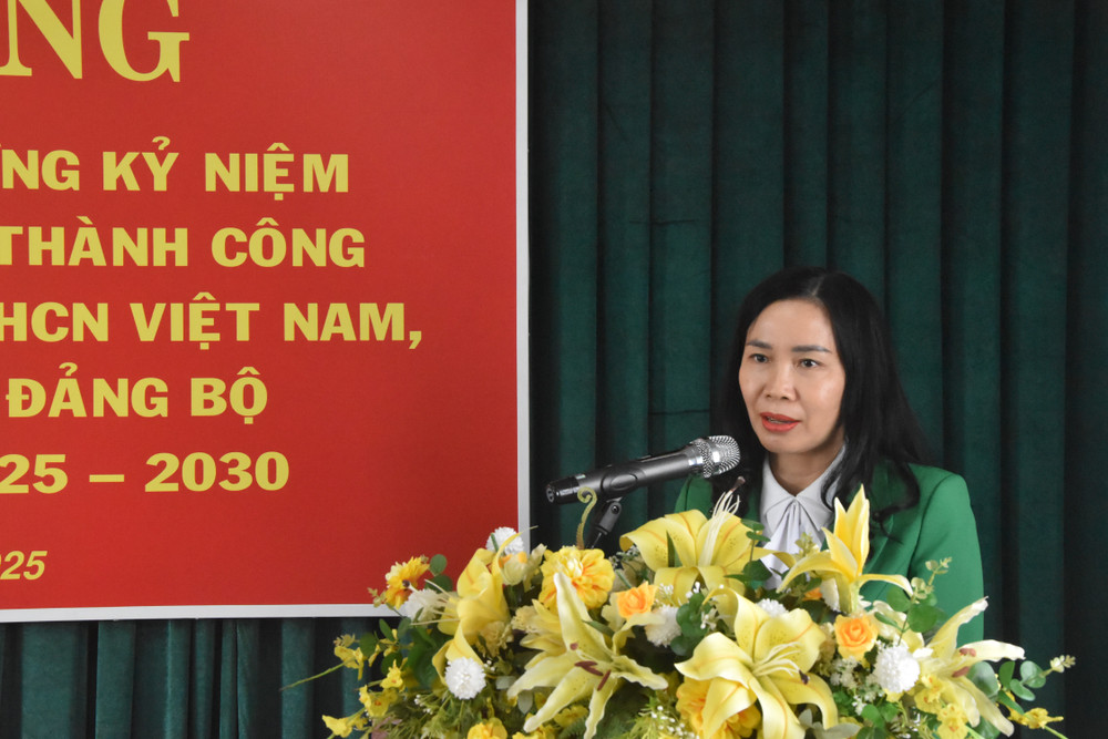 Giám đốc Ban Quản lý Dự án đầu tư xây dựng công trình dân dụng và công nghiệp tỉnh Đồng Tháp Nguyễn Thị Thanh Phương phát biểu tại lễ phát động. dsc-0287.jpg